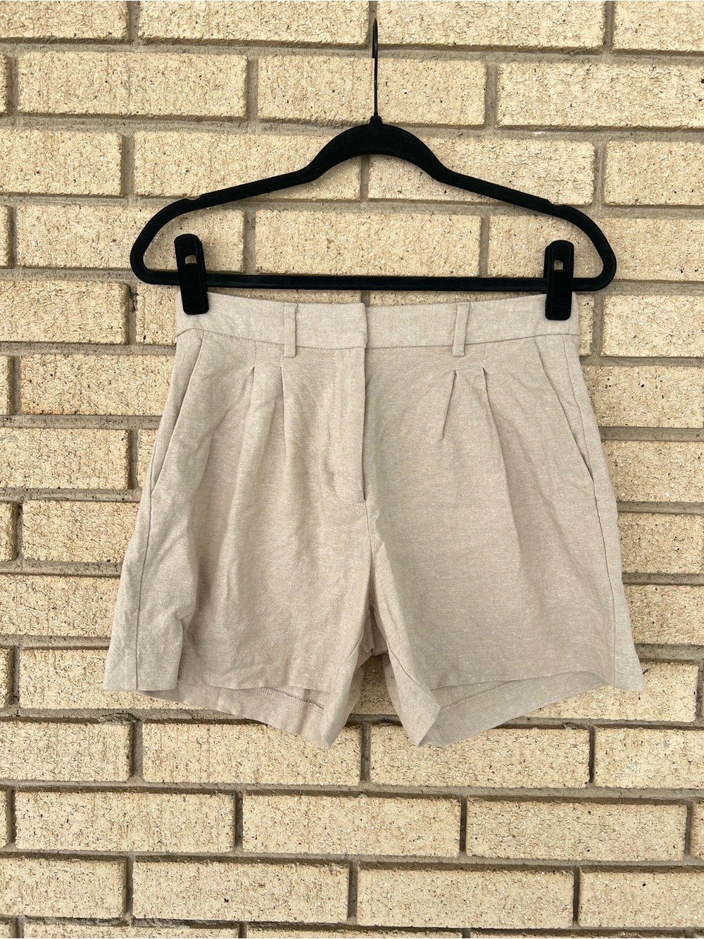 Old Navy Linen High-Waist Women's Trouser Shorts in Light Beige